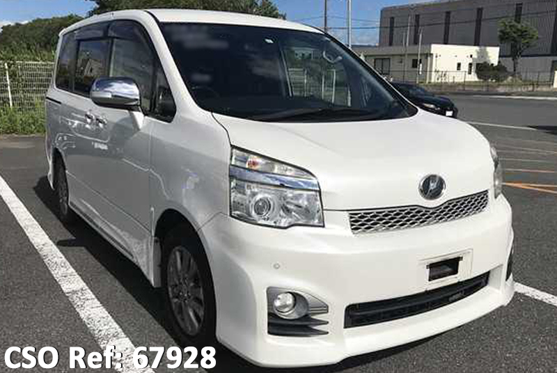 Toyota / Voxy 2013